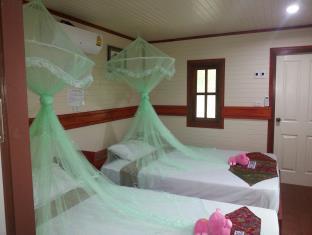 The Royal Bamboo Lodge Khao Sok National Park Exterior photo